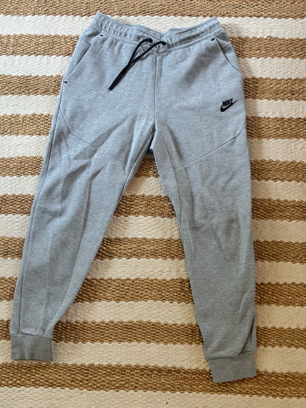 Nike Tech Fleece Joggers – Light Gray Men’s small excellent condition.